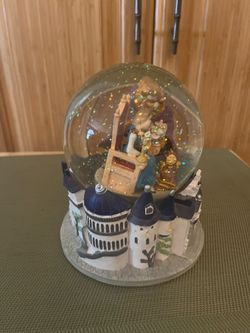 Disney Beauty and The Beast Musical Snow Globe