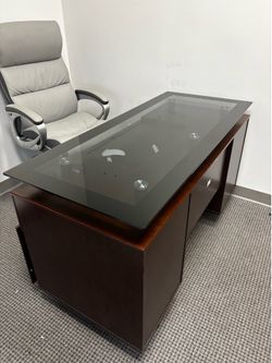Computer desk