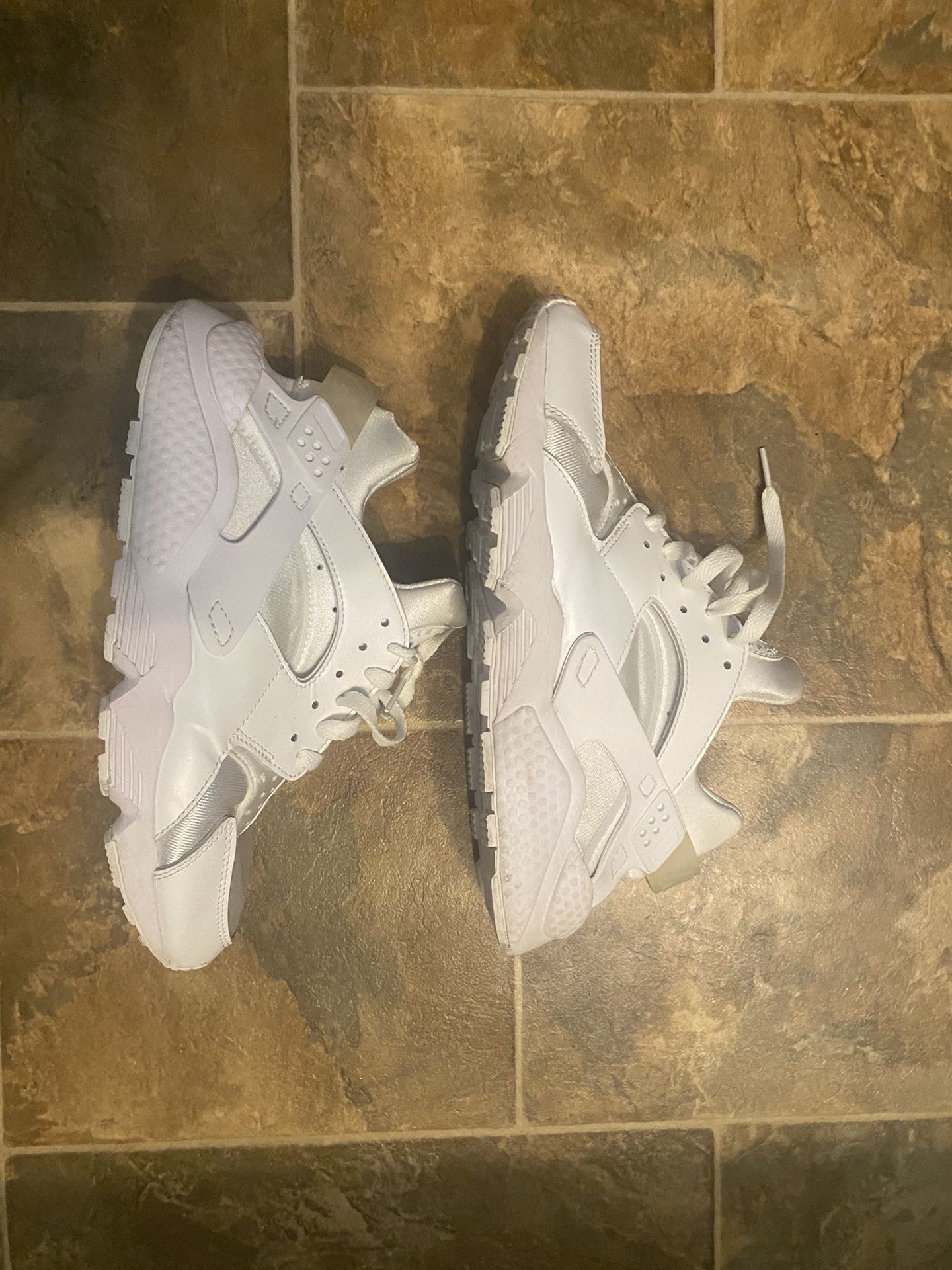 Nike Air Hurache 6.5W 8.5M (BARELY WORN)