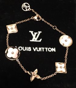 Elegantly Stylish Bracelet in Rose Gold Tone Mother Of Pearl Inlay