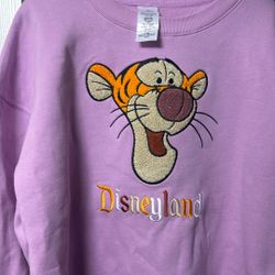 PINK Tigger Crewneck 
