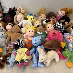 Collection of 33 Beanie Babies & Plushy 