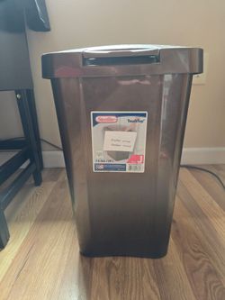 Rarely Used 7.5Gal Trashcan *Pick up today, Cash Only*