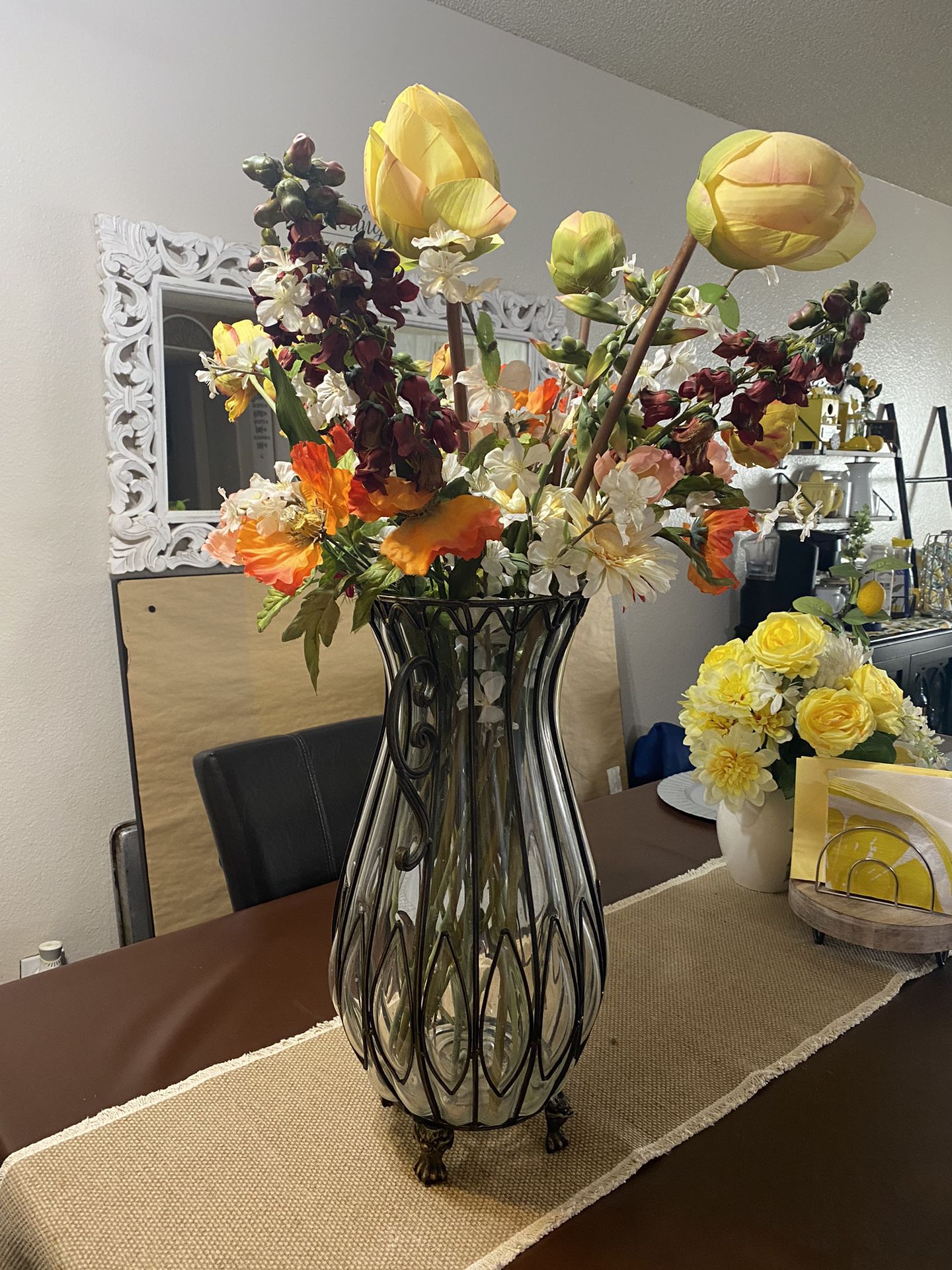 Vase wt. artificial flowers 💐 