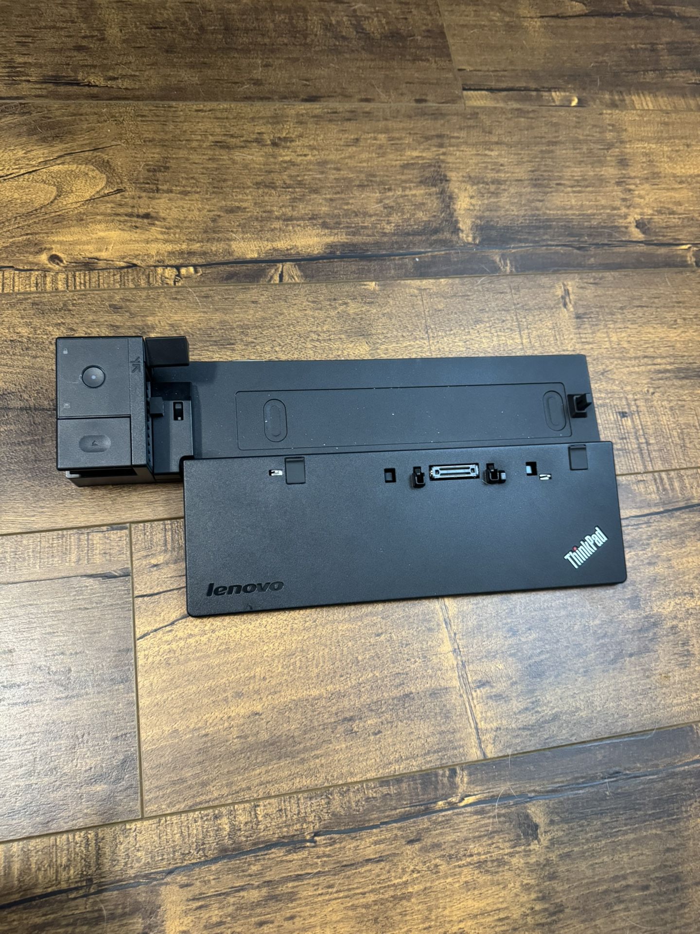 Lenovo ThinkPad Ultra Docking Station, model 40AJ