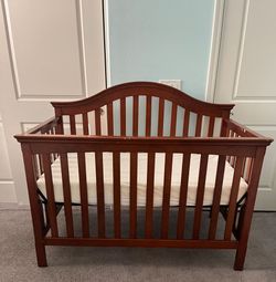 convertible crib, baby bathtub, and mattress