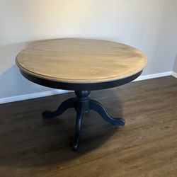 Round Dining Room Table 