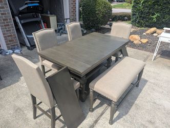 Dining room table sits 6-8 people
