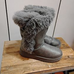 Adorable Super Warm Faux Fur Little Girls Winter Boots Size (12) Located In Reedley 