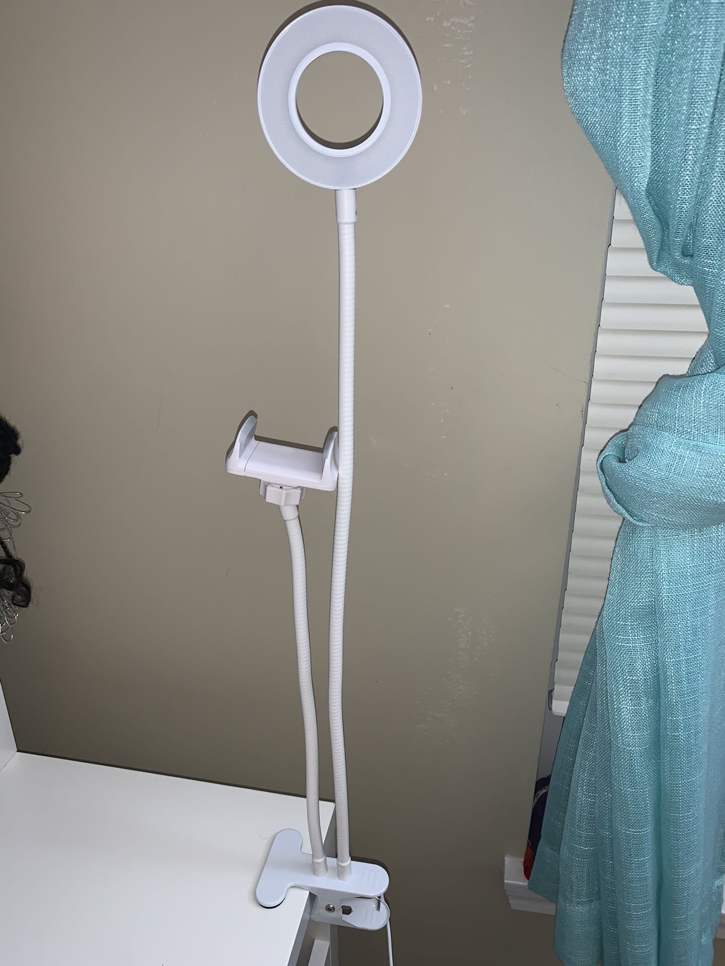 Ring Light With Phone Holder (dimmable).