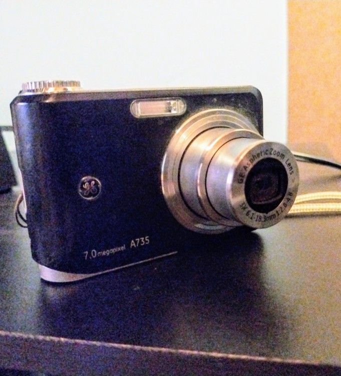 GE General Imaging A735 7.0MP Compact Digital Camera Black,No SD Card - $20 (St Louis Hills)