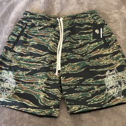 Darc Sport (wolves camo shorts)