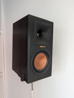 Klipsch RP-150M Bookshelf Speakers + WALI Wall Mounts