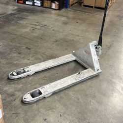 Crown palletjack like new running smoothly