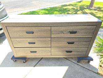 Modern 6-Drawer Dresser – Gray Wood-Grain Finish – Very Good Condition