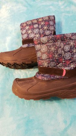 Big Girls Snowboots Size 6
