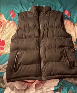 Puffer vest size L