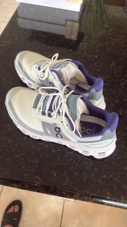 On Women's Cloudvista Sneakers, size 6