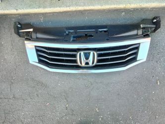 2008-2010 Honda Accord Sedan complete grill with emblem.