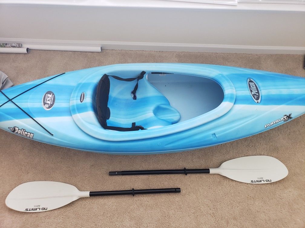 Pelican pursuit 80x 8ft kayak with paddle