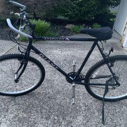 Giant 22” Hybrid Acapulco Mountain Bike 