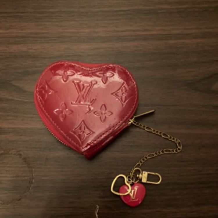 Louis Vuitton Vernis Monogram Heart Coin Pouch – For The Love of Luxury
