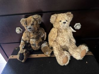 teddy bears, possibly from the German mohair collection of Sue VanNattan. 