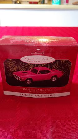 Hallmark ornament 70' hemi cuda