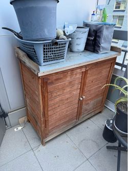 Outdoor storage cabinet/work station