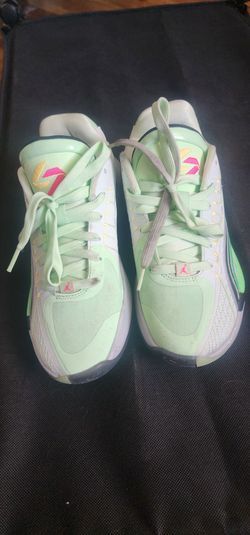 Nike Basketball Shoes Luka 4 size 5 BARELYGREENBLACK-VAPORGREEN-MTLCSILV