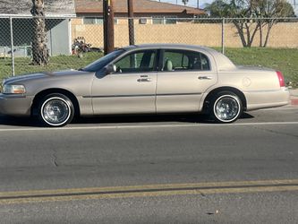 2003 Lincoln Town Car