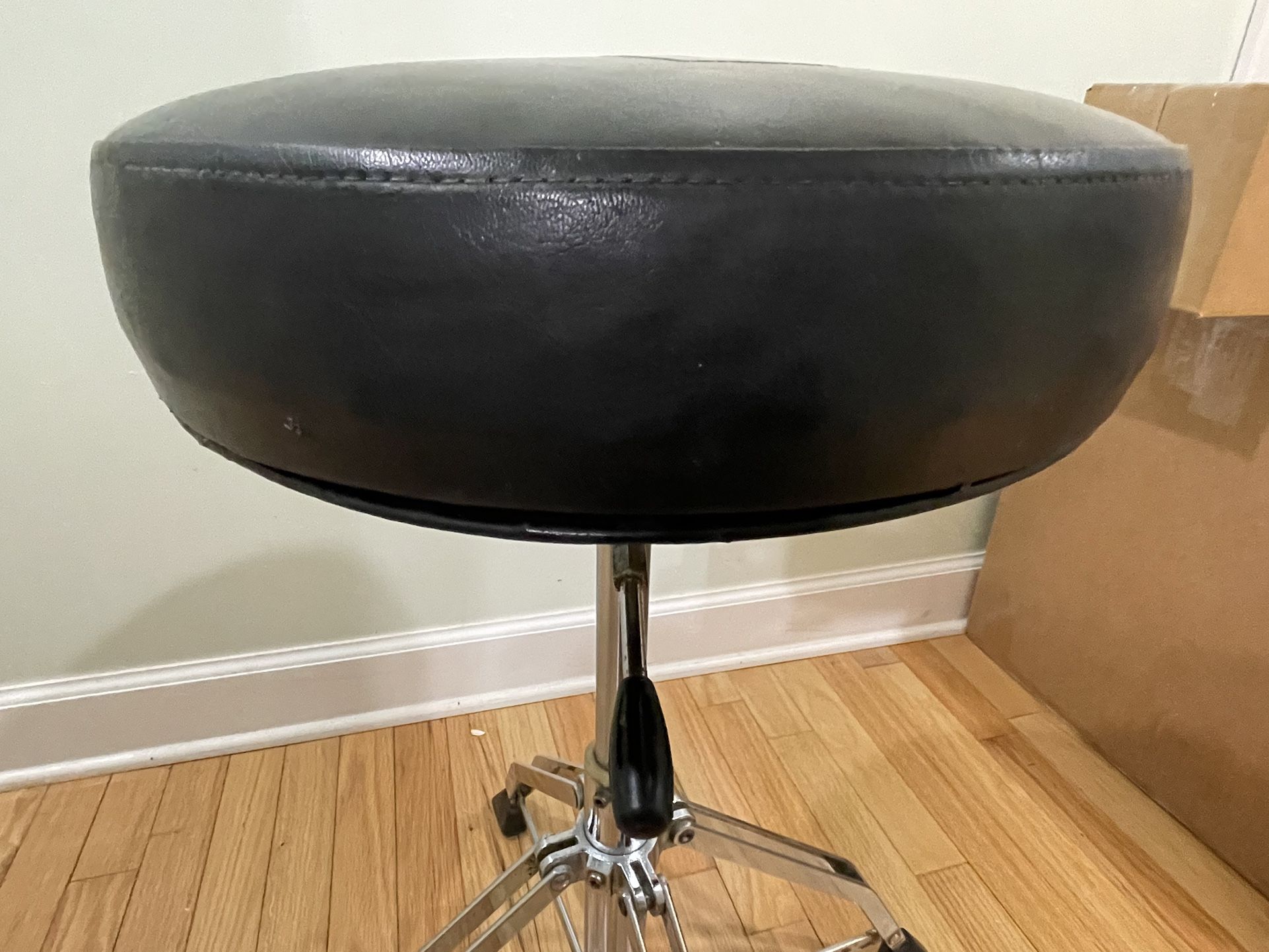 4 Leg Hydraulic Drum Throne