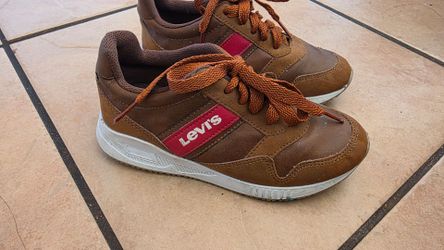 Kids Size 2 Levi's Brown Shoes – Excellent Condition
