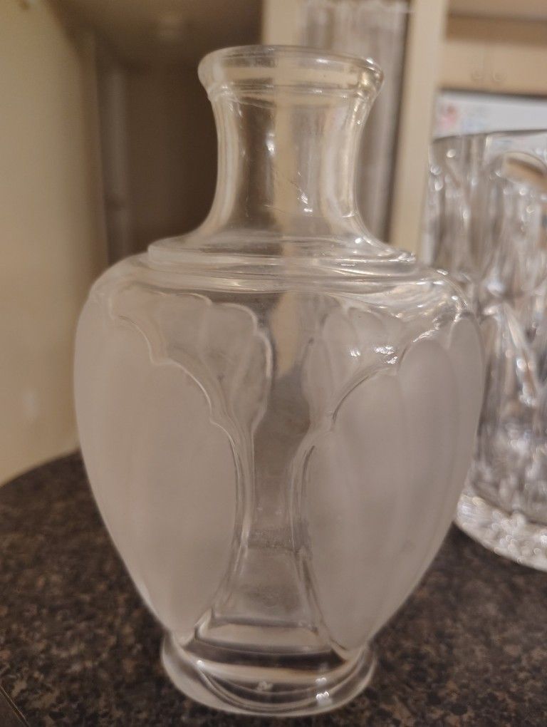 VASE WITH HEARTS ON THE SIDE