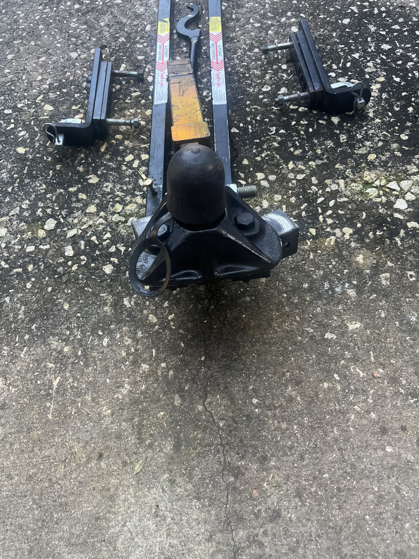 Equalizer Weight Distribution Hitch 