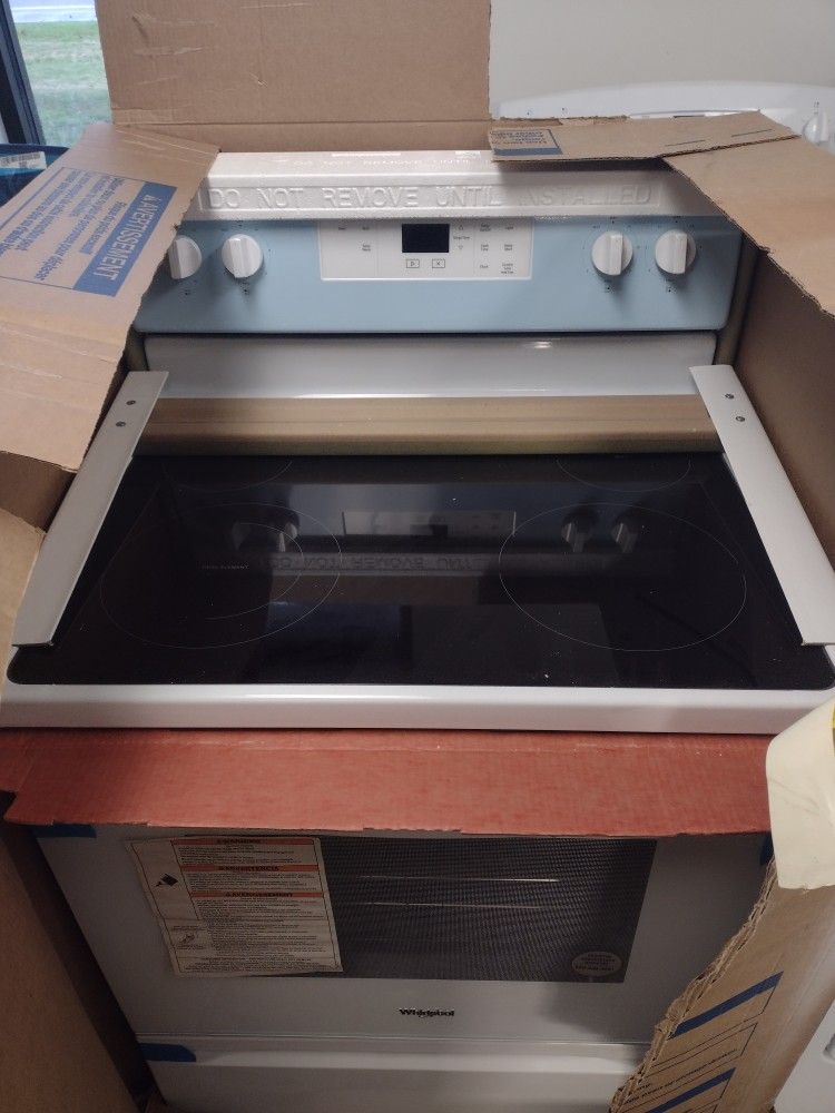 Brand new smooth top range, delivery available!!!