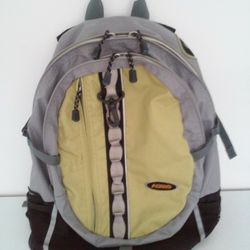 NEW ALOSO BACKPACK, GRAY BLACK MUSTARD COLORS, QUALITY, MANY COMPARTMENTS, USE FOR SCHOOL OR COLLEGE OR SPORT OR BEACH