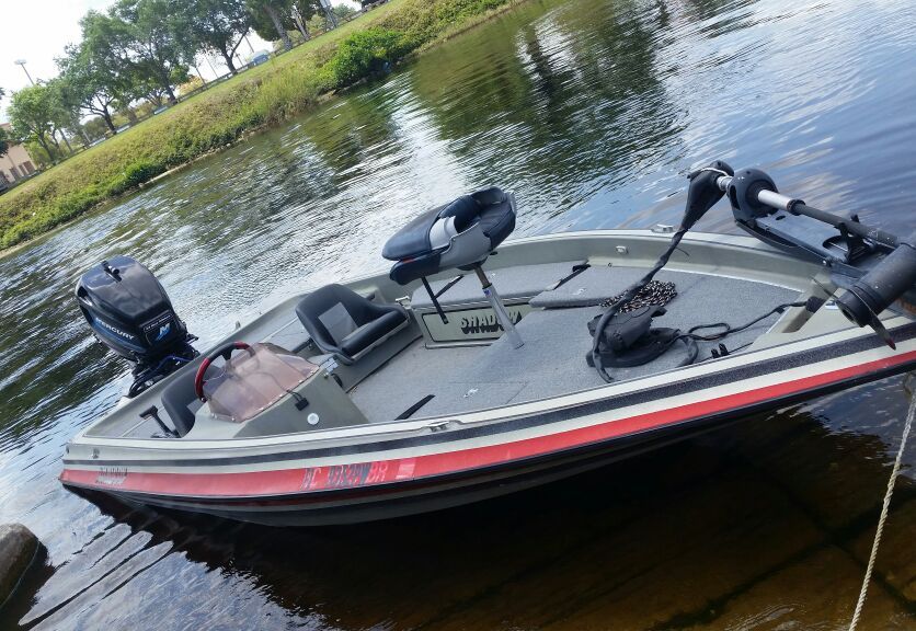 1989 Shadow vt 200 bass boat tunnel hull 21ft runs great new everything hot foot guages wireing a lot of money spent