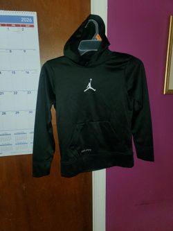 NEW CONDITION BOYS SILK MATERIAL JORDAN HOODIE. SIZE 8 TO 10 YEARS.