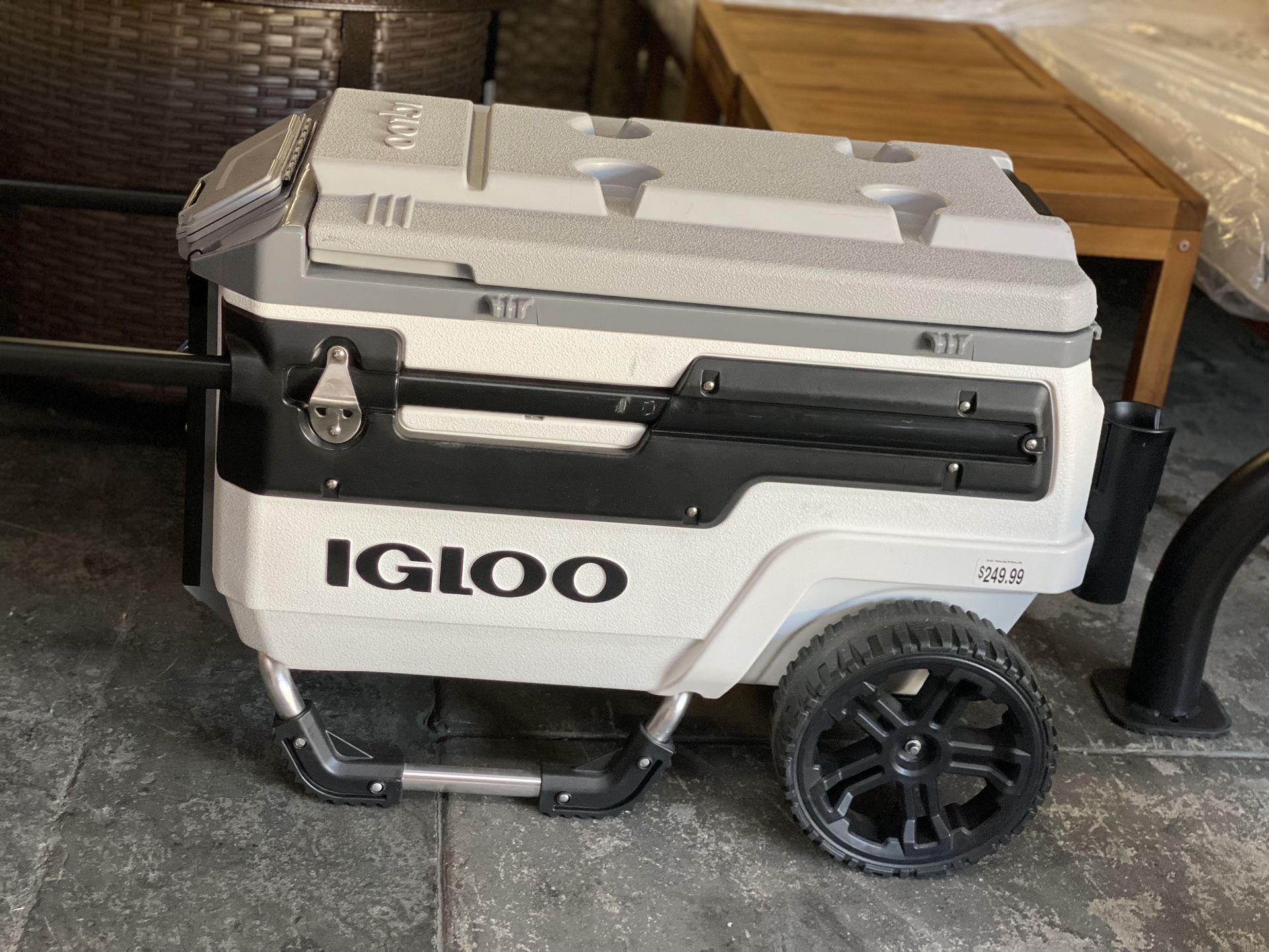 Igloo 70 QT Trailmate Marine Wheeled All-Terrain Cooler, White