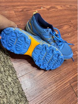 New boys shoes size 5