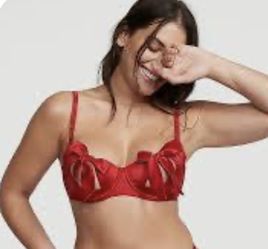 Victoria’s Secret Peekaboo Bra Red Satin Small ❤️