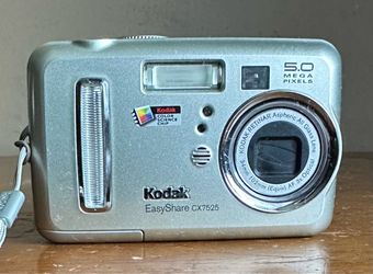Kodak EasyShare CX7525 5.0MP Compact Point & Shoot Digital Camera
