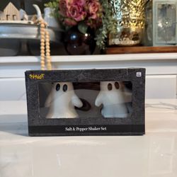 Ceramic ghost salt and pepper shaker set from Spirit Halloween