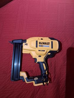 Dewalt XR 18 GA Narrow crown staples gun