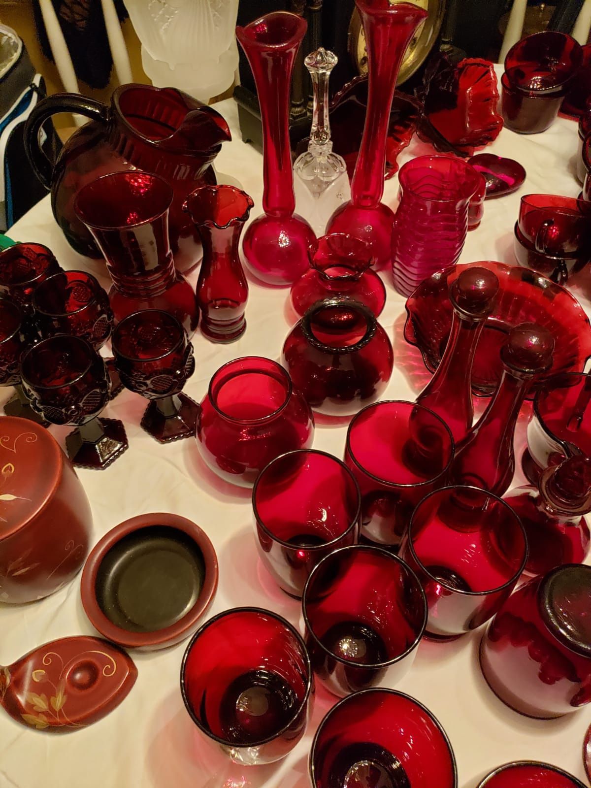 MINT CONDITION RUBY GLASSWARE DINNERWARE