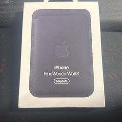iPhone FineWoven Wallet Black