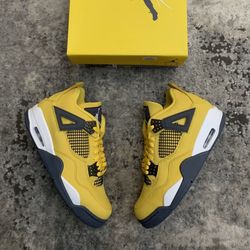 Air Jordan 4 Retro “Lightning” 2021 Release Size 9 Brand New 
