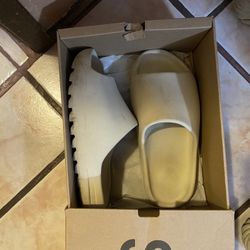 Yeezy Slides 