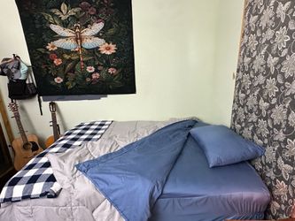 Full Size Bed.  Hybrid Mattress and Frame Includes Bedding